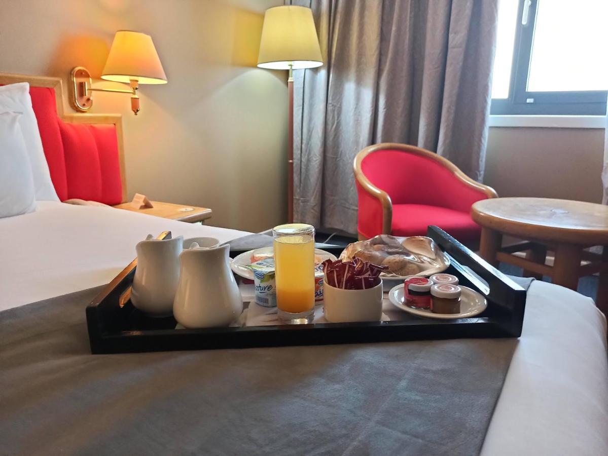 Hotel Mercure Alger Aeroport Dar el Beïda Eksteriør bilde Room service tray