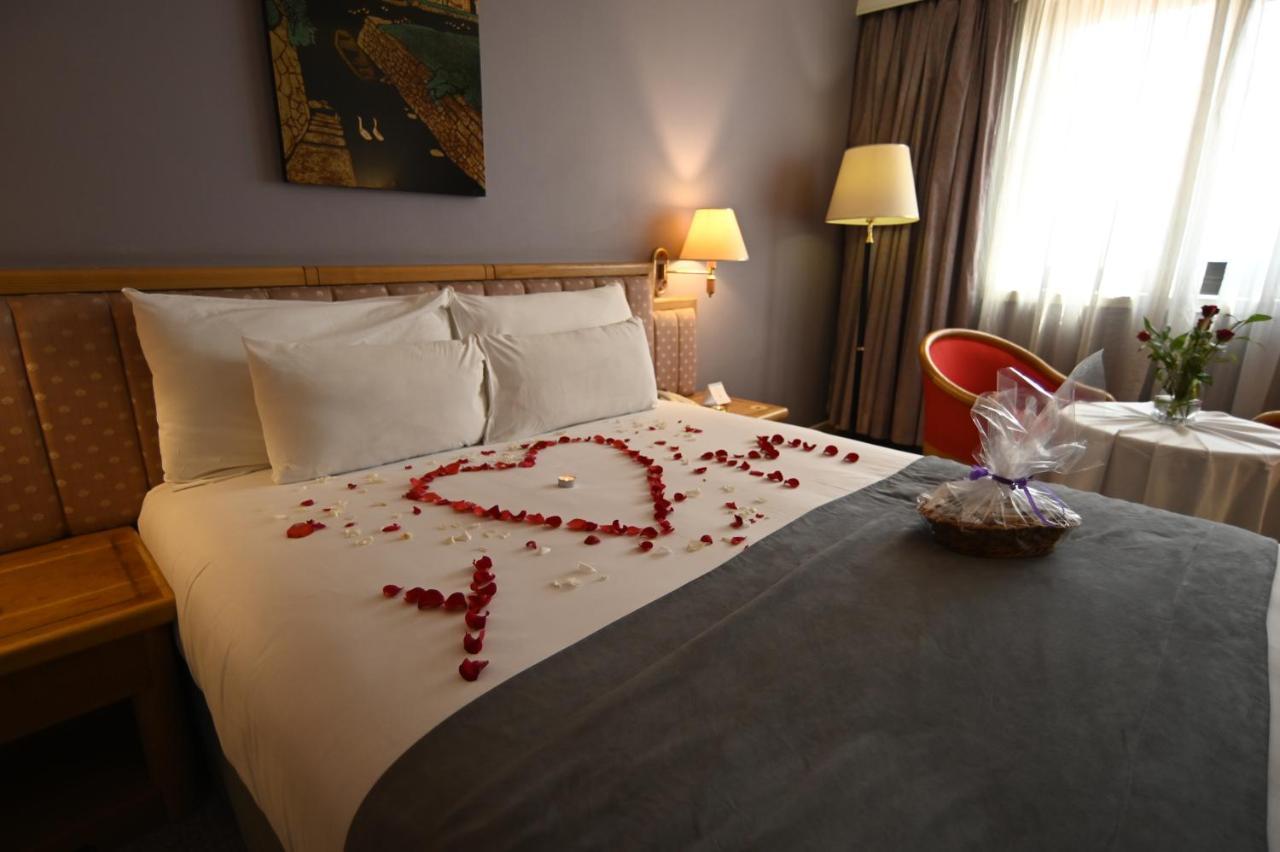Hotel Mercure Alger Aeroport Dar el Beïda Eksteriør bilde A bedroom at the hotel