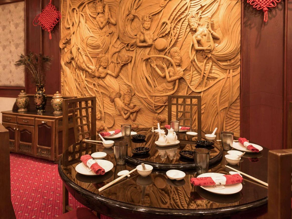 Hotel Mercure Alger Aeroport Dar el Beïda Eksteriør bilde A table set for dim sum