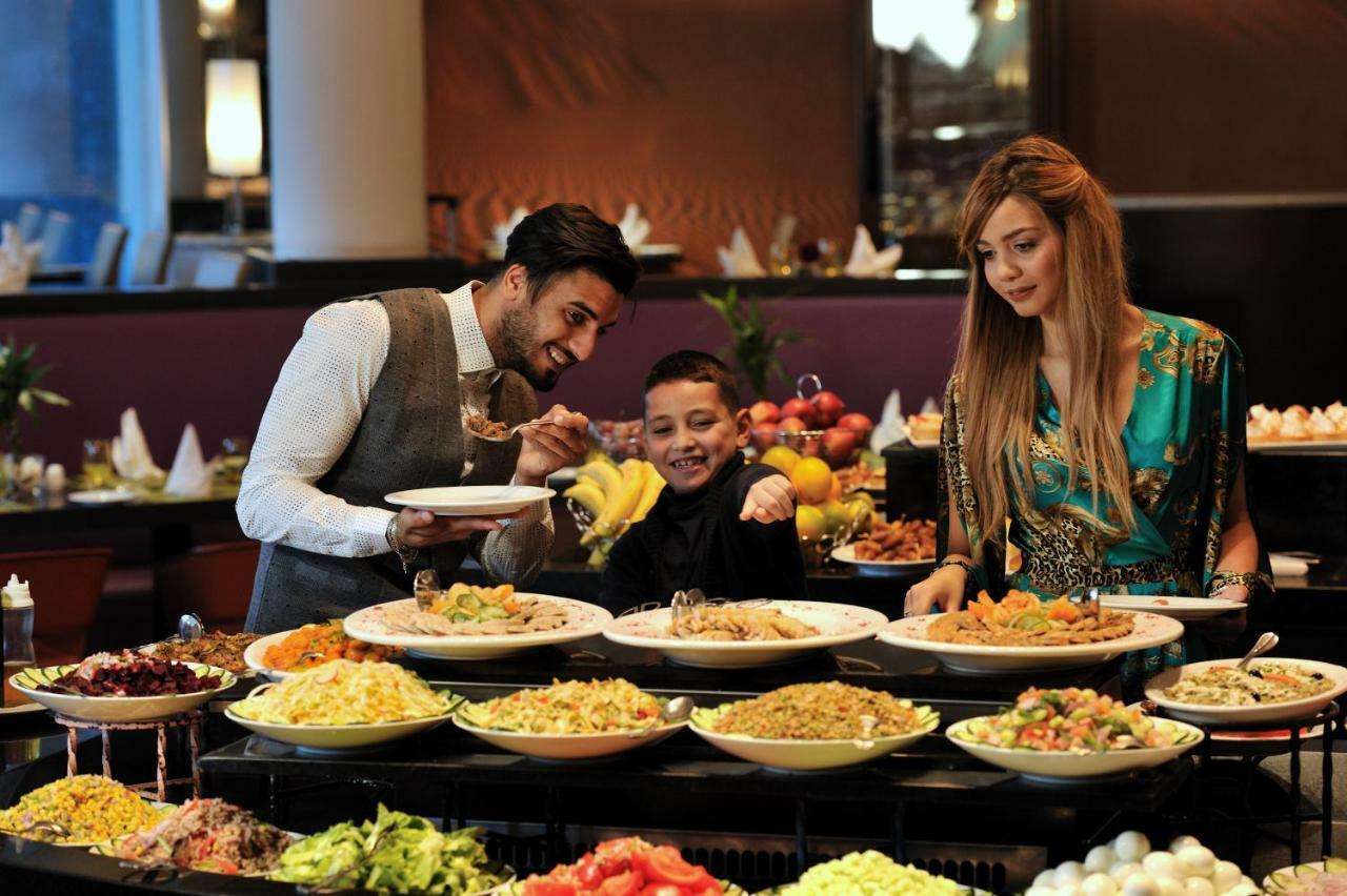 Hotel Mercure Alger Aeroport Dar el Beïda Eksteriør bilde A buffet at a hotel in Dubai