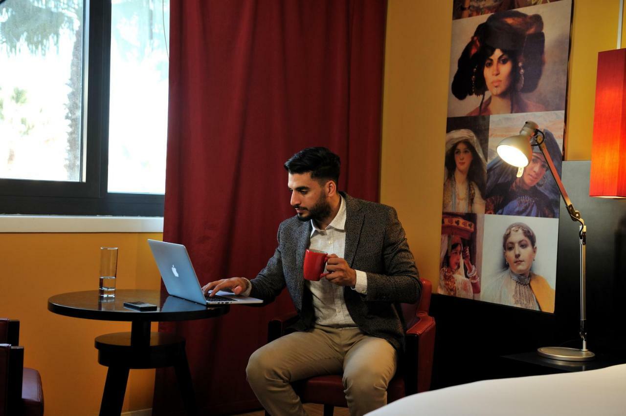 Hotel Mercure Alger Aeroport Dar el Beïda Eksteriør bilde Aarti in his studio