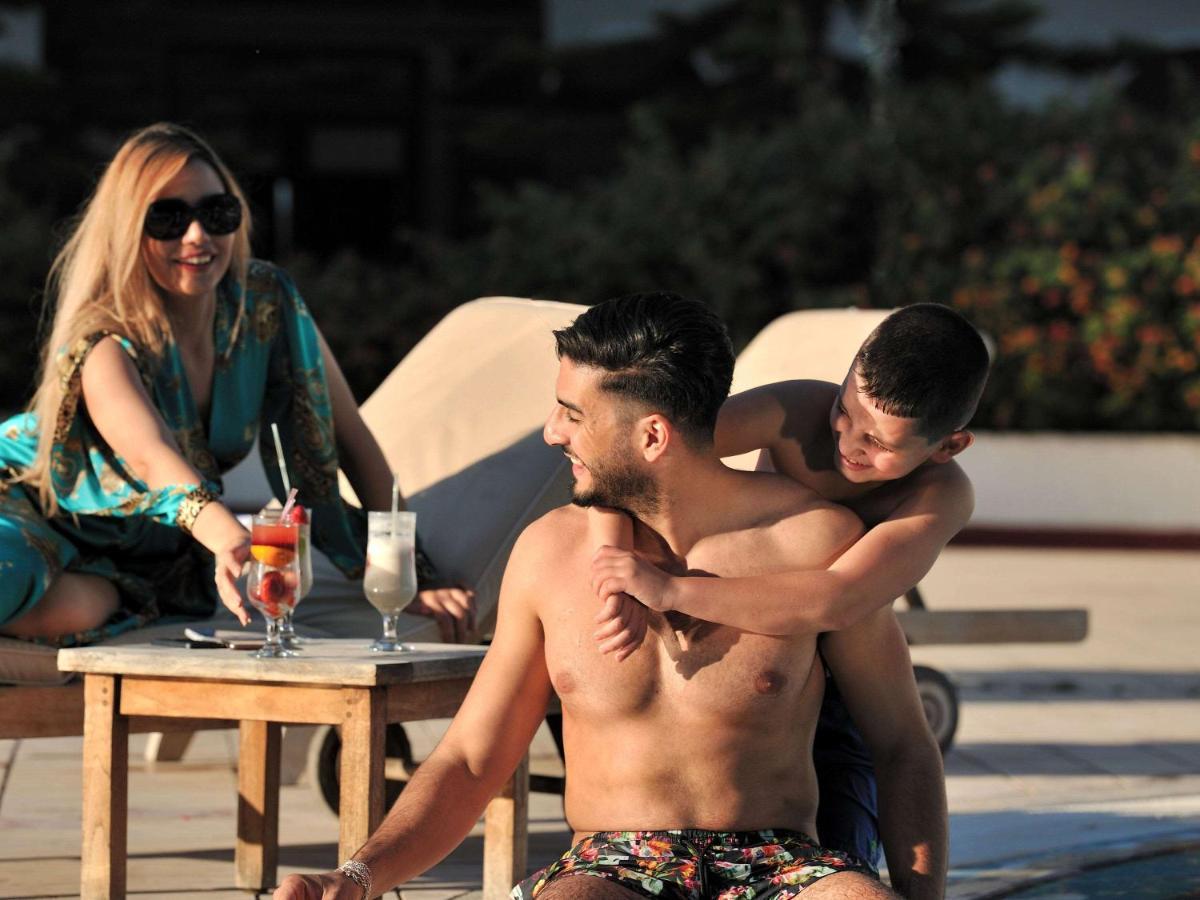 Hotel Mercure Alger Aeroport Dar el Beïda Eksteriør bilde A gay couple
